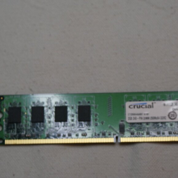 Crucial 2 GB 240 Pin DIMM 256zmx64 DDR2PC2 - 5300 UNBUFF - Picture 13 of 14